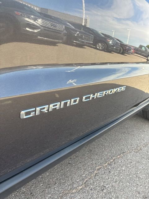 Used 2016 Jeep Grand Cherokee Limited AWD/4WD image 9