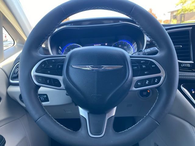 Used 2024 Chrysler Pacifica Limited image 30