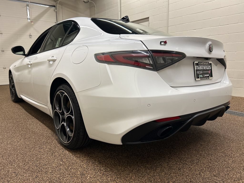 Used 2024 Alfa Romeo Giulia Veloce AWD/4WD image 4