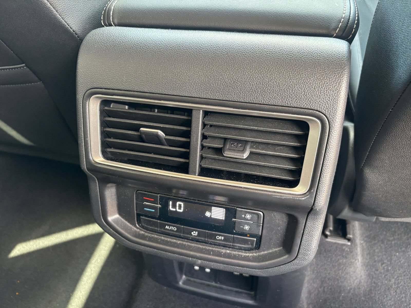 Used 2026 Volkswagen Atlas SE AWD/4WD image 24
