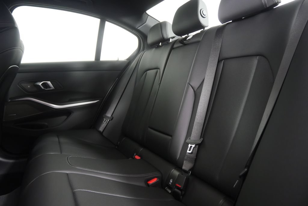 Used 2026 BMW 330i Sedan w/ Premium Package RWD image 15