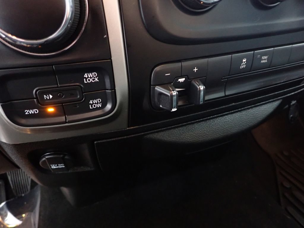 Used 2019 RAM 1500 Classic SLT w/ Protection Group AWD/4WD image 5