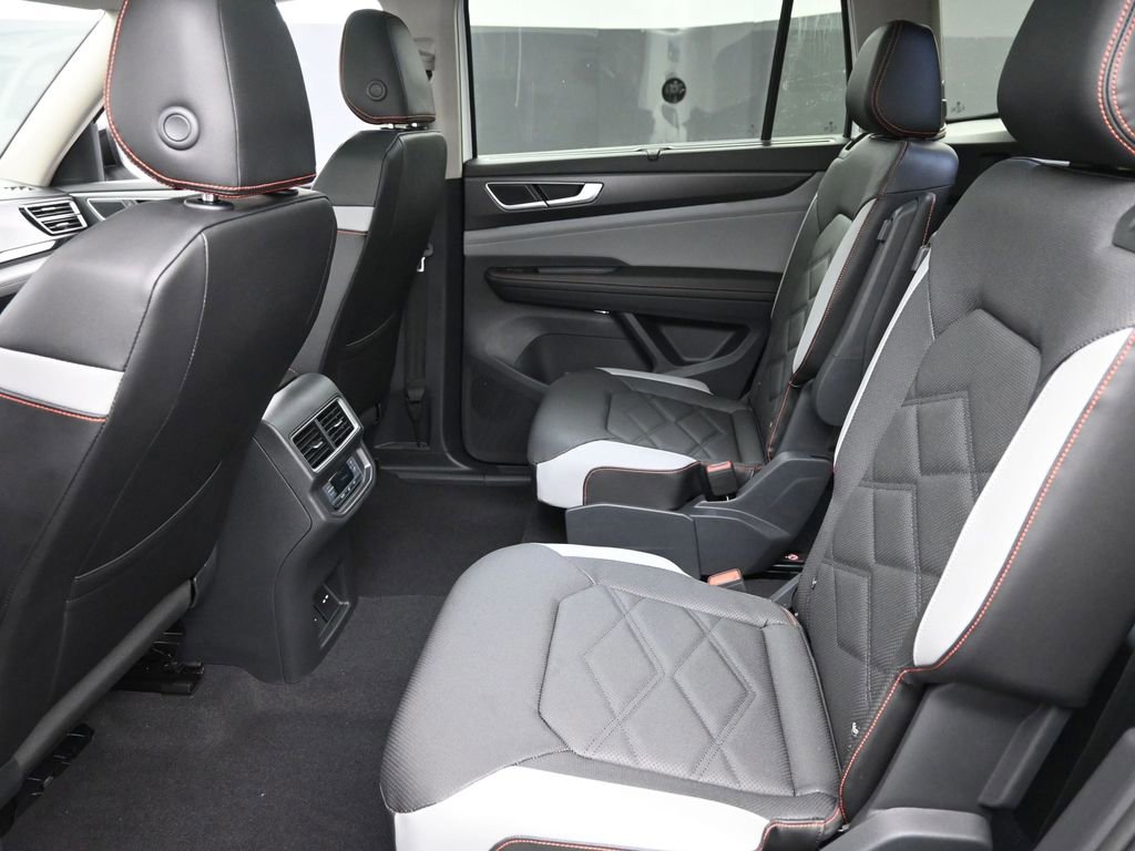 Used 2024 Volkswagen Atlas Peak Edition SE image 12