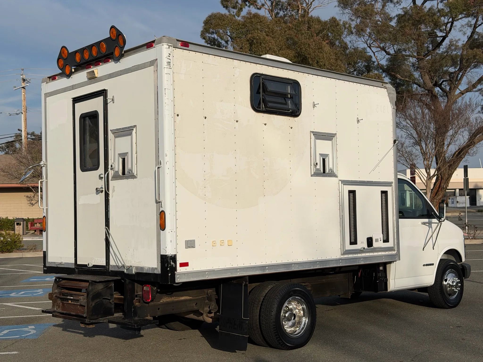 Used 2002 Chevrolet Express 3500 w/ Appearance Pkg image 13