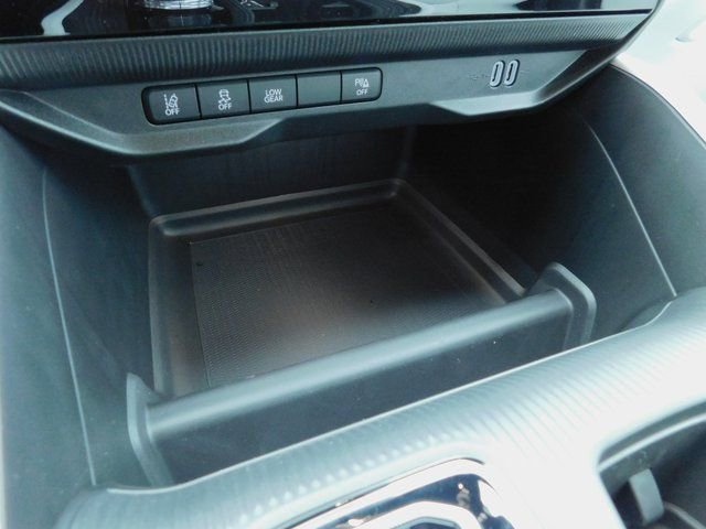 New 2026 Jeep Cherokee Limited image 32