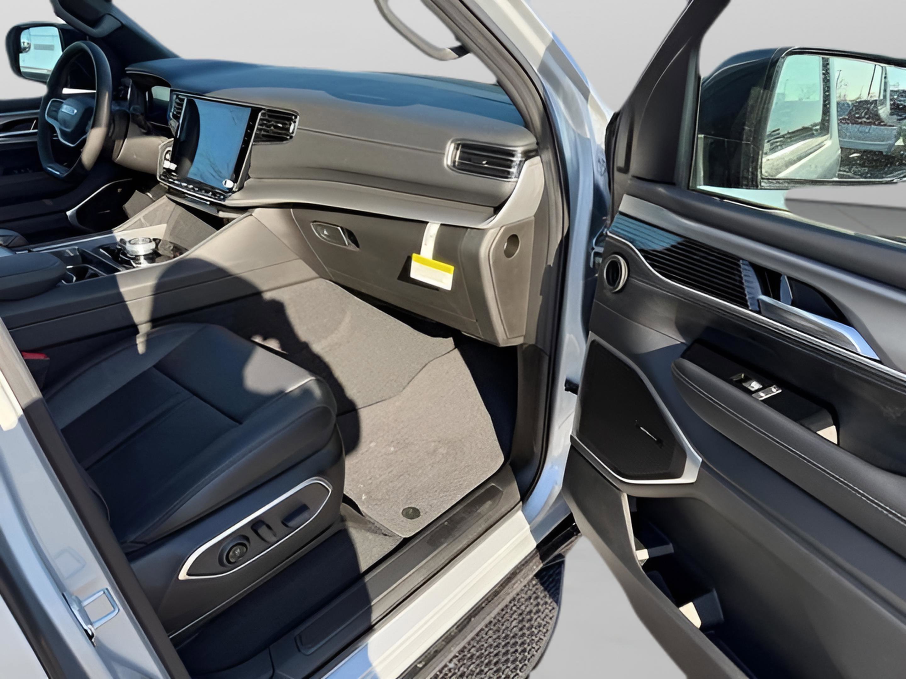 New 2026 Jeep Grand Wagoneer Limited AWD/4WD image 15