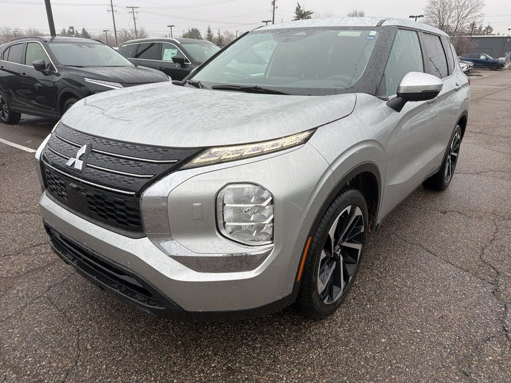 Used 2022 Mitsubishi Outlander ES image 1