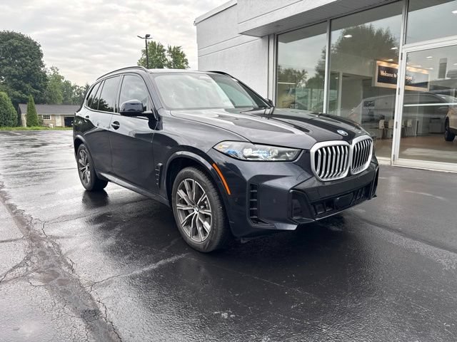 Used 2025 BMW X5 xDrive40i w/ M Sport Package AWD/4WD image 1