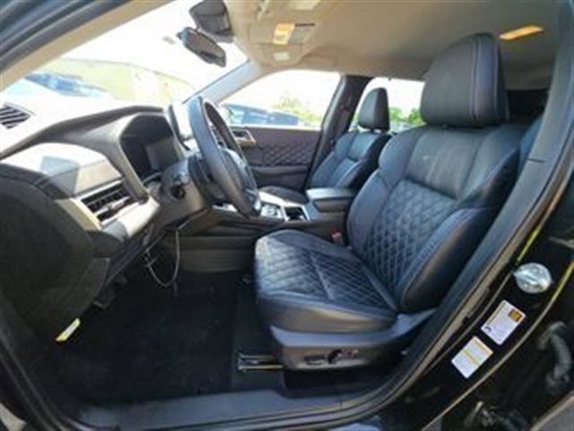 Used 2023 Mitsubishi Outlander SEL FWD image 3
