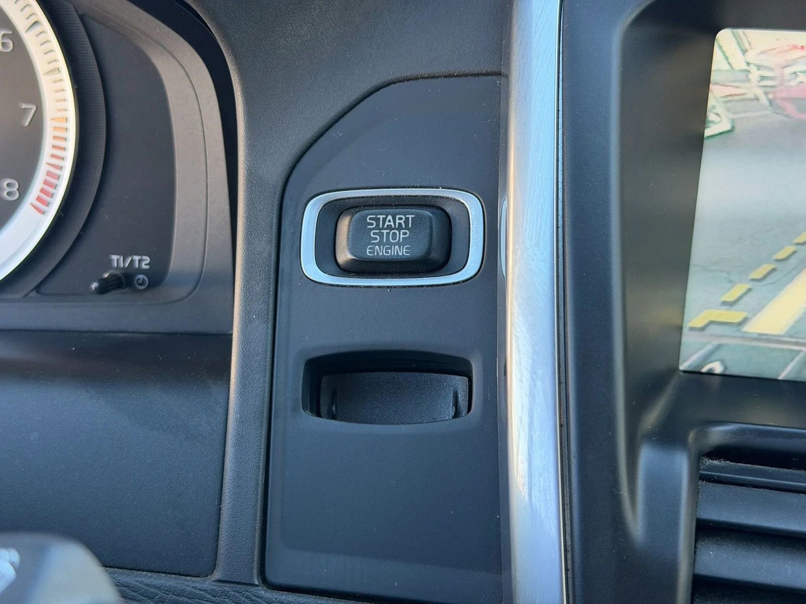 Used 2013 Volvo XC60 T6 image 38