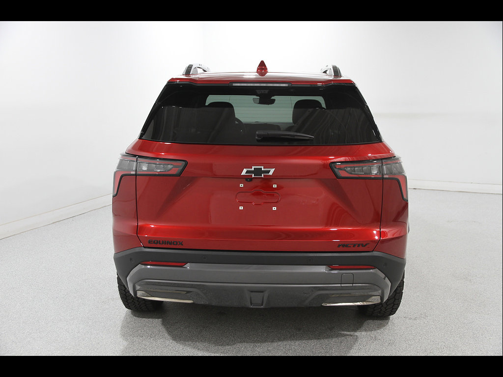 Used 2025 Chevrolet Equinox ACTIV w/ Safety and Technology Package FWD image 19