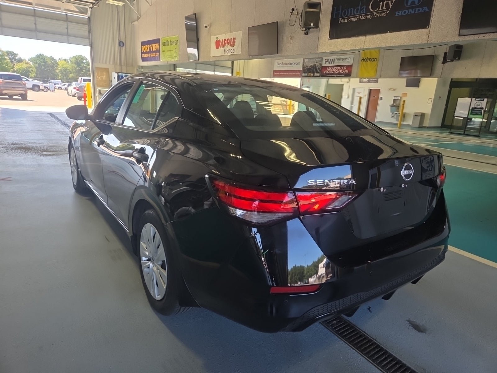 Used 2024 Nissan Sentra S FWD image 8