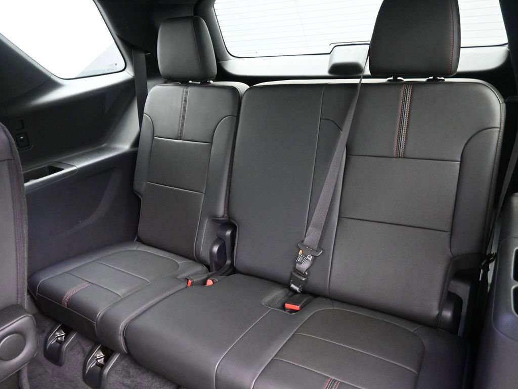 Used 2023 Chevrolet Traverse RS image 15