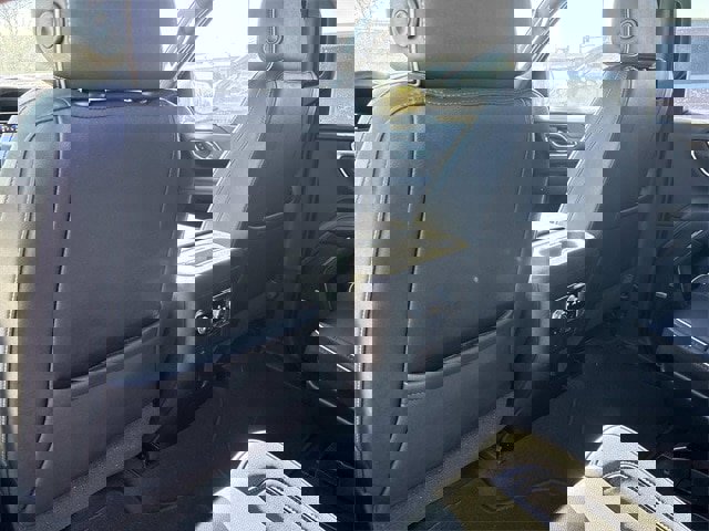 Used 2021 GMC Yukon SLT w/ SLT Premium Package image 17