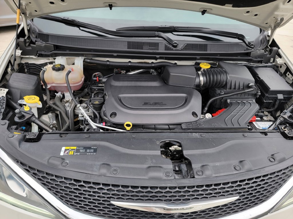 Used 2020 Chrysler Pacifica Limited FWD image 9