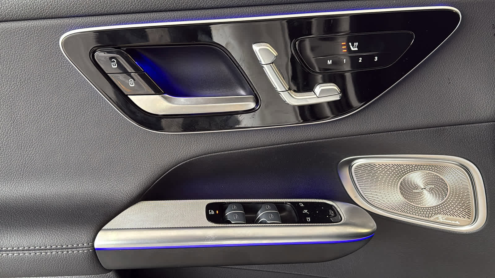 Used 2025 Mercedes-Benz GLC 300 4MATIC image 20