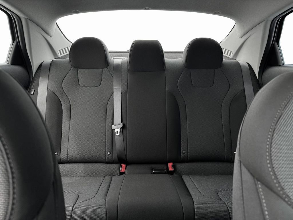 New 2025 Hyundai Elantra SE w/ Cargo Package image 16