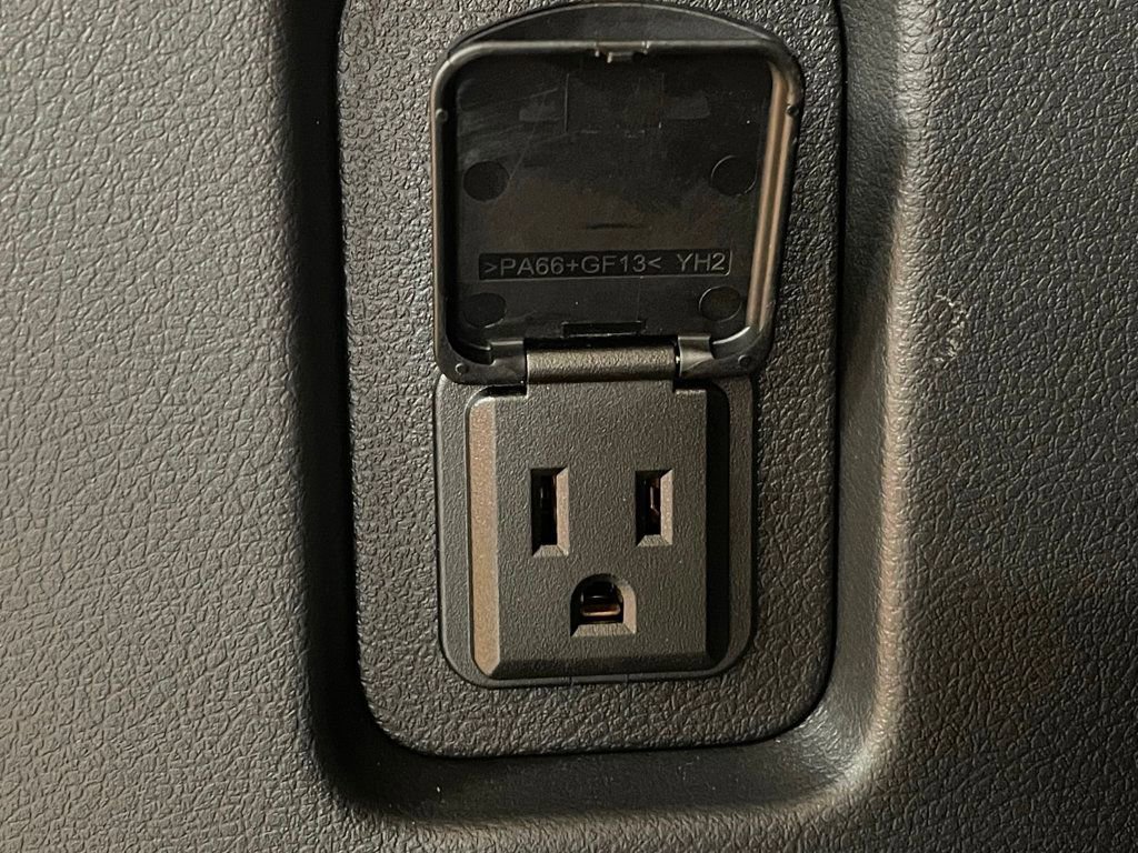 Used 2025 INFINITI QX80 Sensory image 29