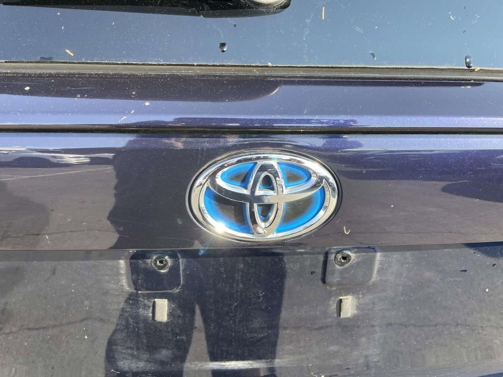 Used 2021 Toyota RAV4 XLE Premium image 37