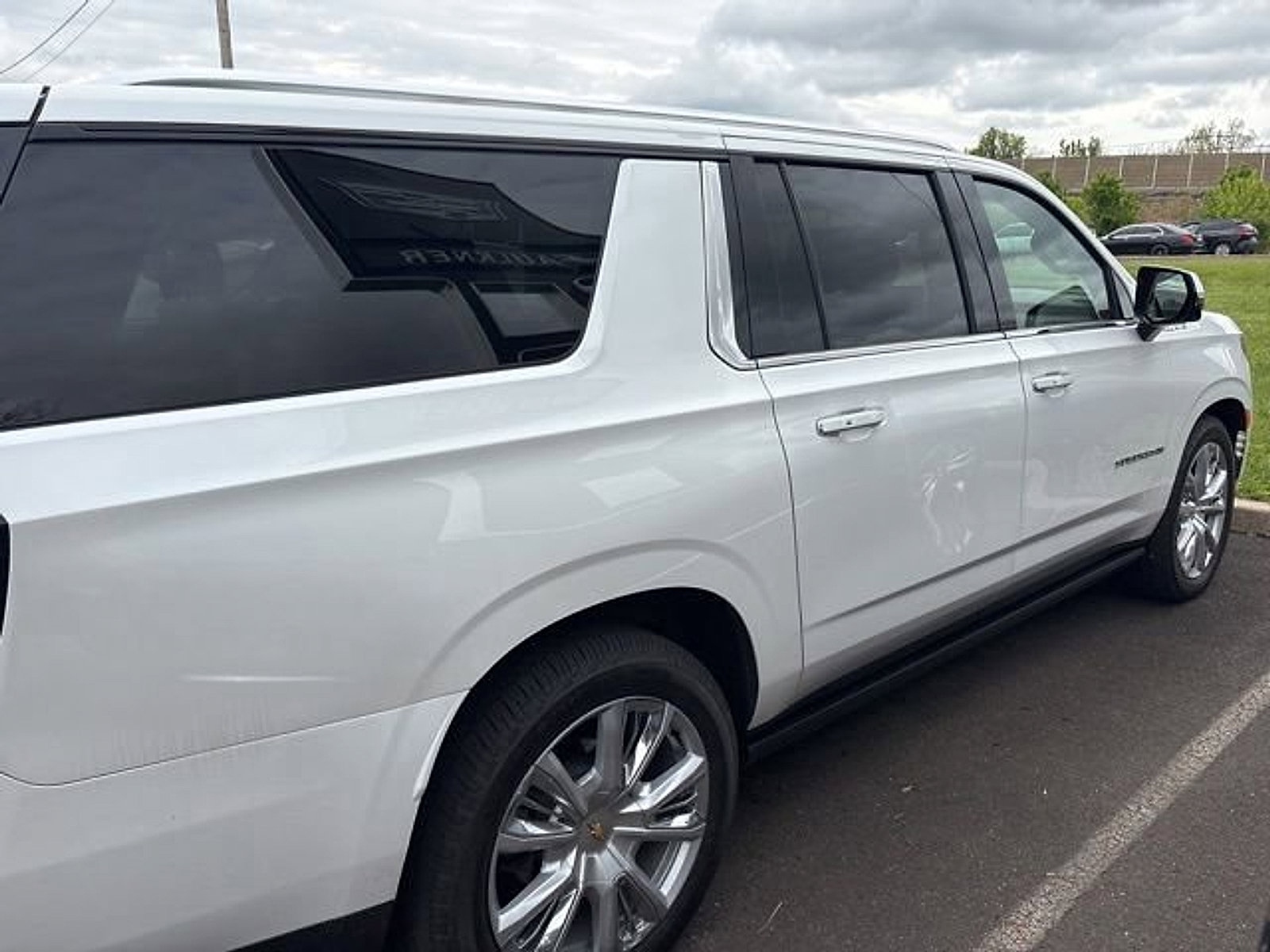 Used 2024 Chevrolet Suburban High Country AWD/4WD image 7