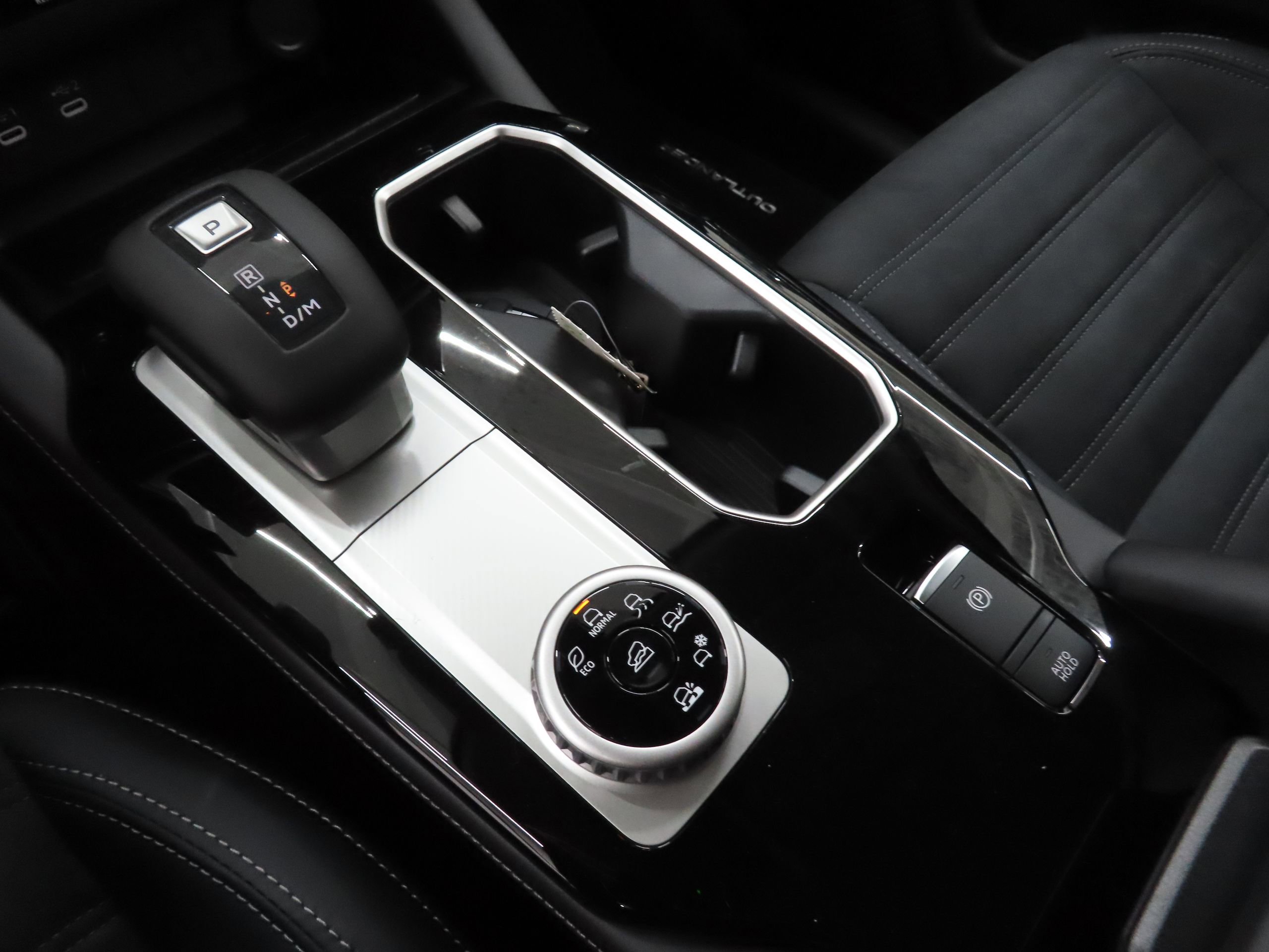 New 2026 Mitsubishi Outlander SE AWD/4WD image 16