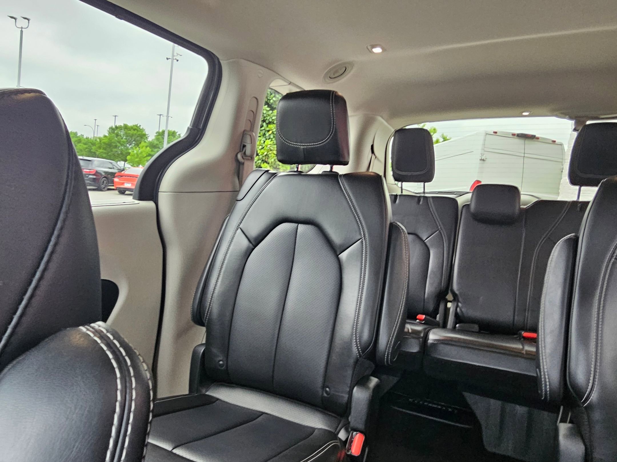 Used 2023 Chrysler Pacifica Touring-L image 24