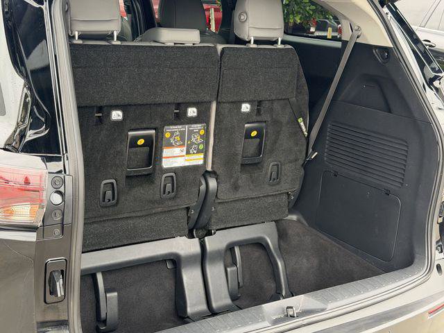 Certified 2025 Toyota Sienna XLE FWD image 25