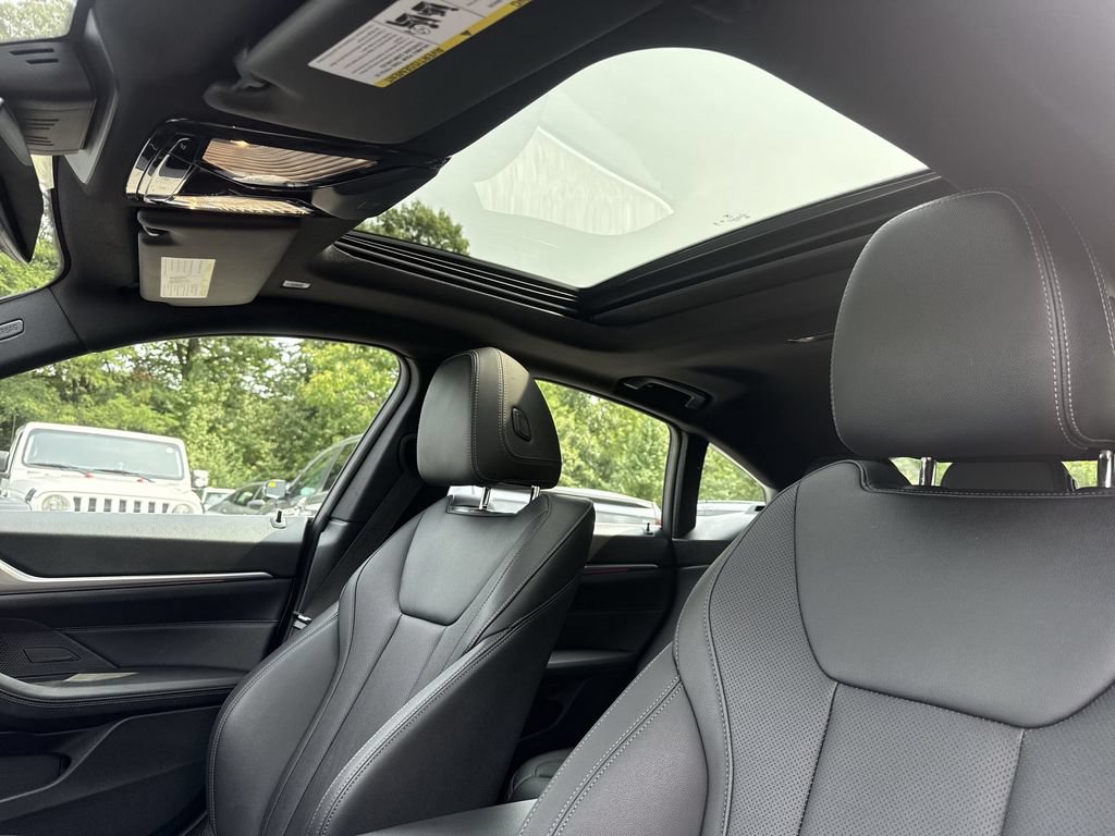 Used 2023 BMW i4 eDrive35 RWD image 16
