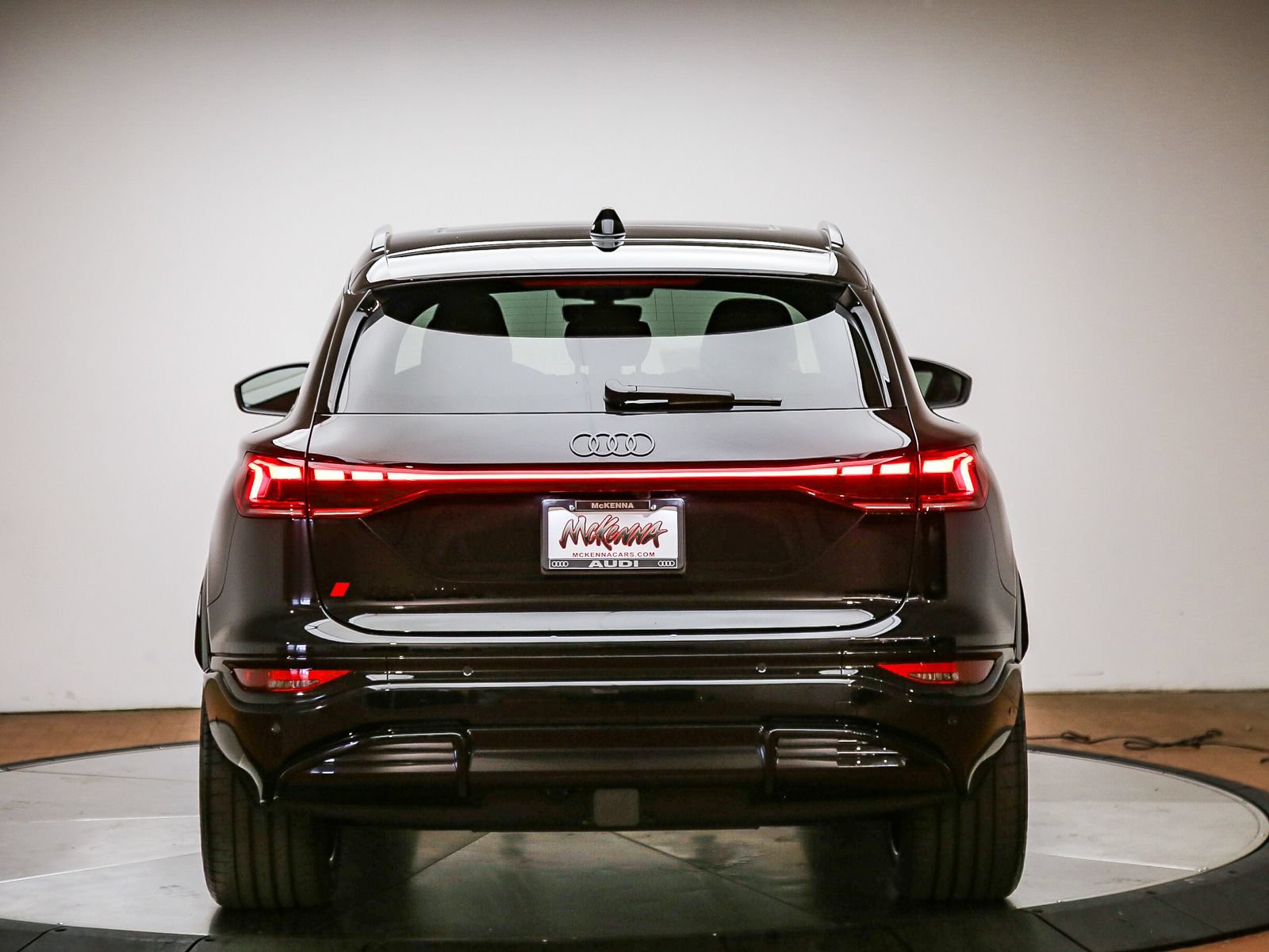New 2027 Audi SQ6 e-tron Premium Plus AWD/4WD image 3