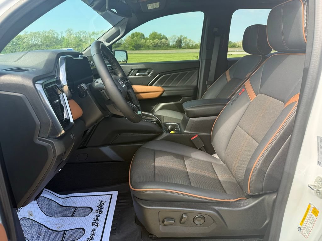 Used 2024 GMC Canyon AT4 w/ Technology Package AWD/4WD image 27
