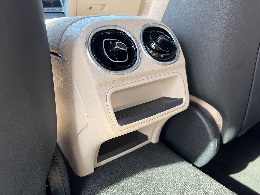 Used 2025 Mercedes-Benz C 300 4MATIC Sedan image 25