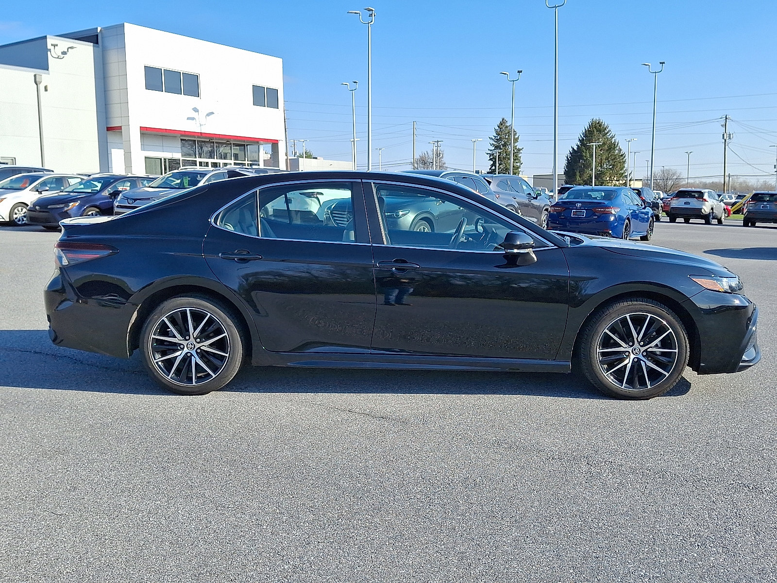 Used 2024 Toyota Camry SE image 8