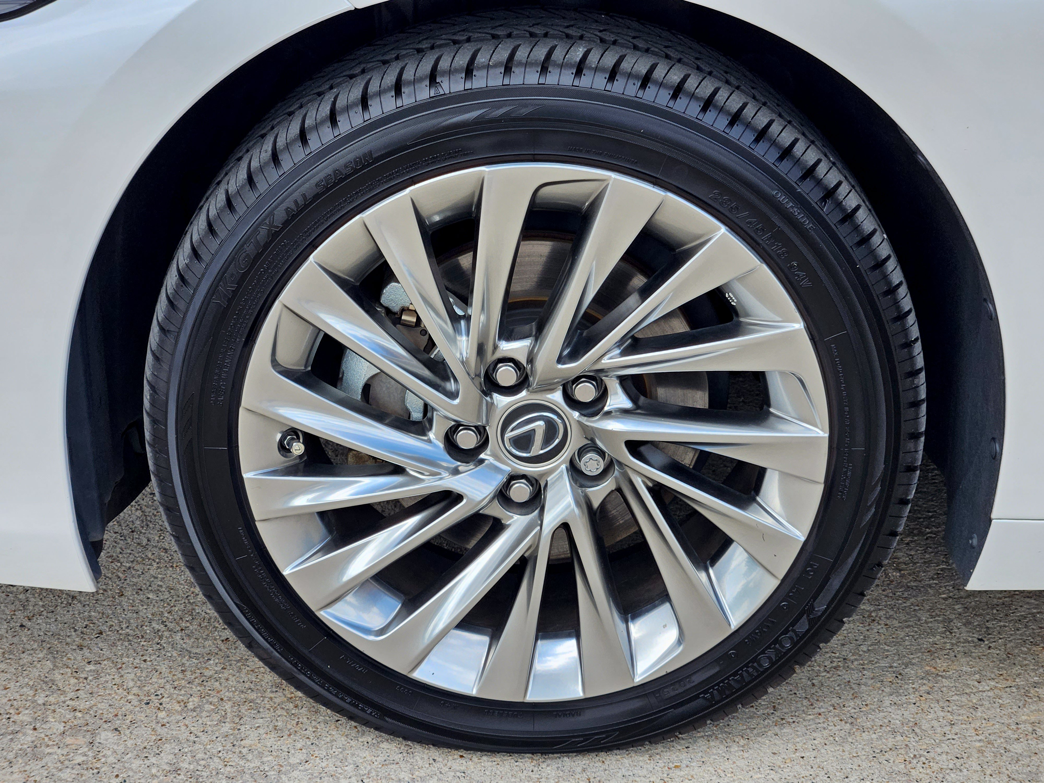 Used 2023 Lexus ES 300h Ultra Luxury w/ Accessory Package (Z2) FWD image 13