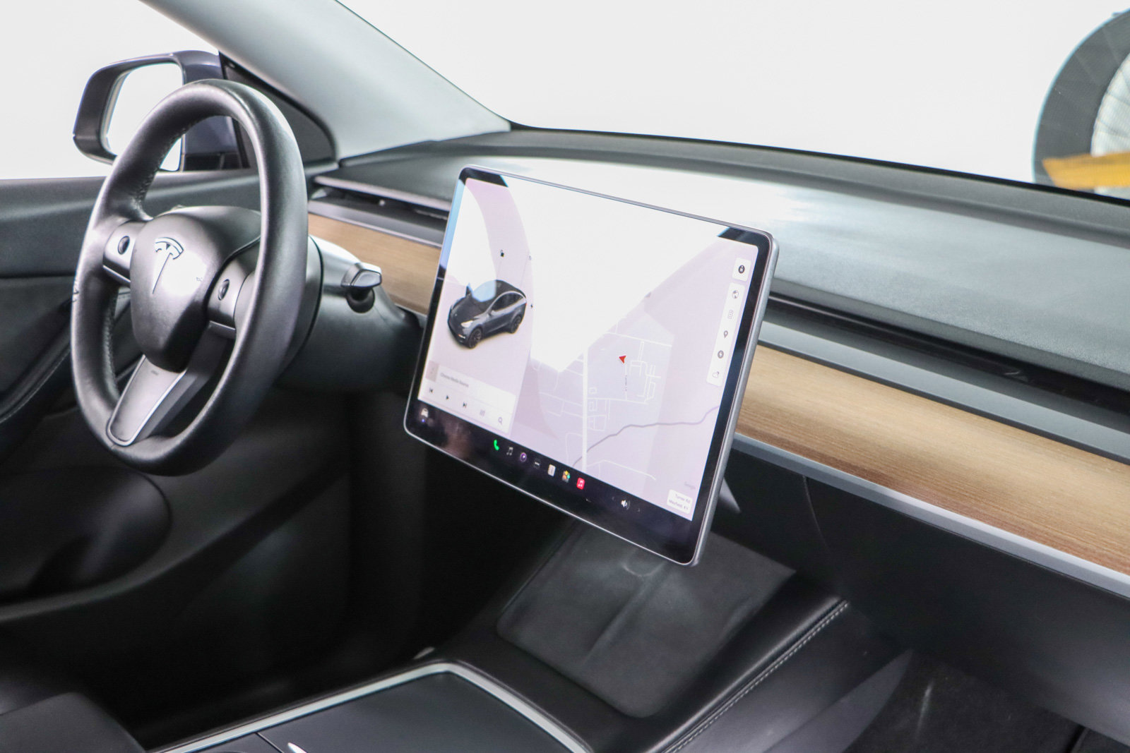 Used 2021 Tesla Model Y Long Range image 23