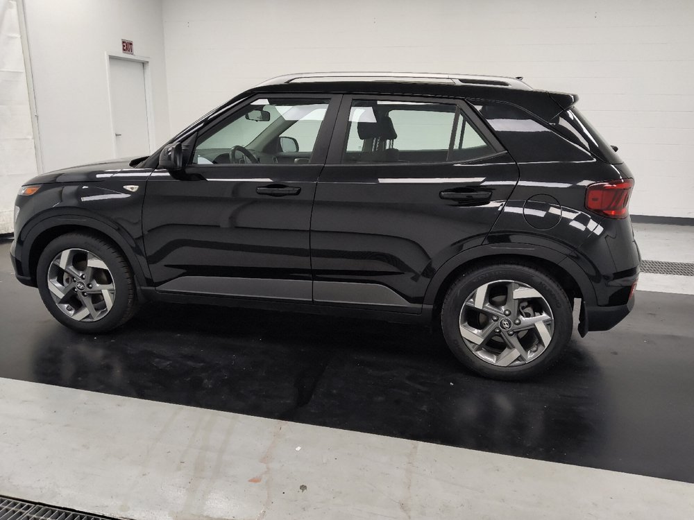 Used 2022 Hyundai Venue SEL FWD image 3