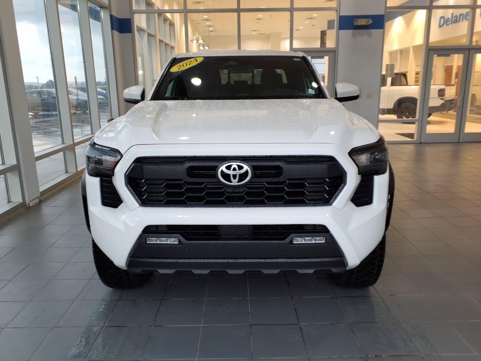 Used 2024 Toyota Tacoma TRD Off-Road w/ TRD Off Road Upgrade Package AWD/4WD image 2