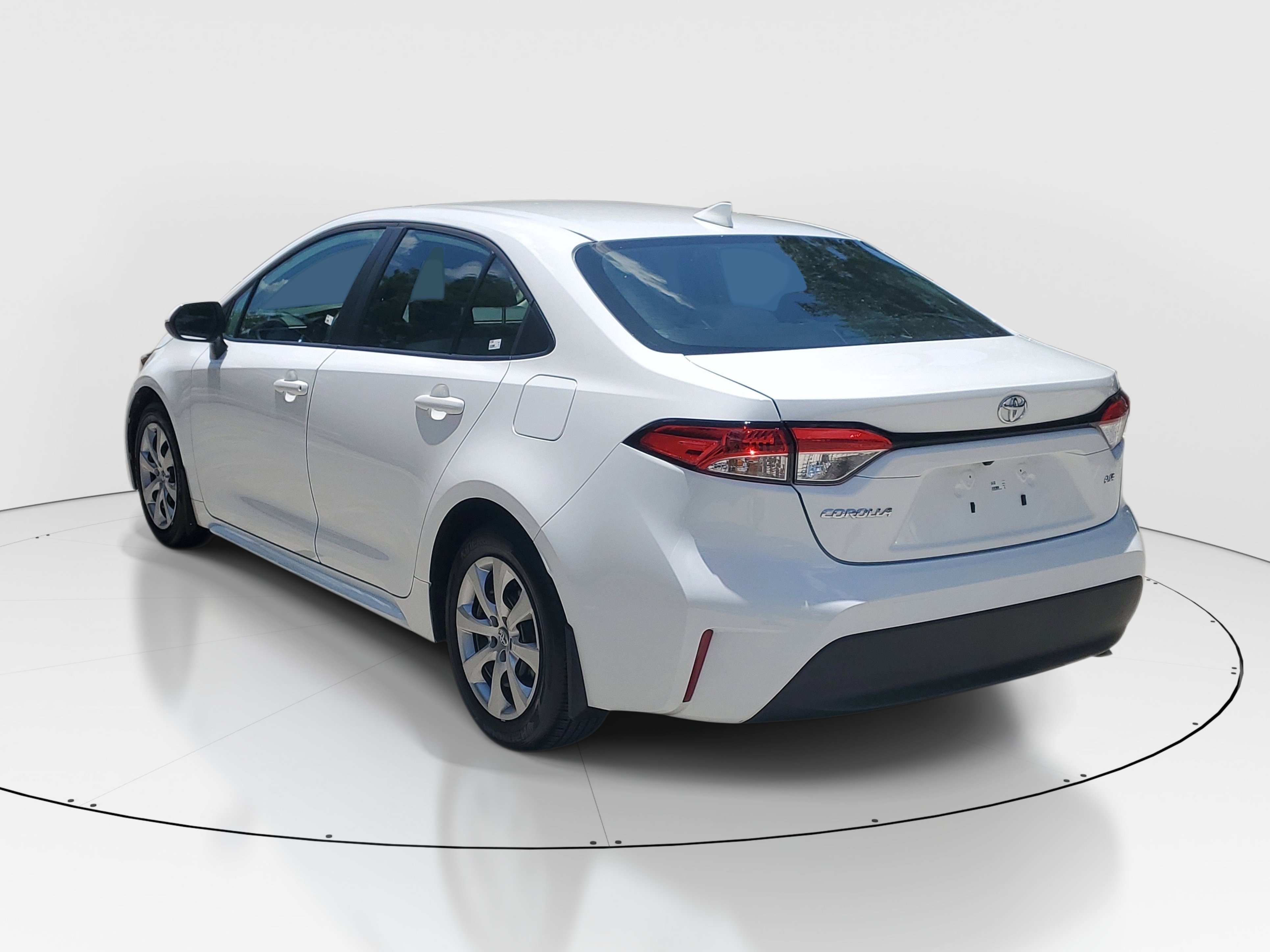Certified 2025 Toyota Corolla LE FWD image 5