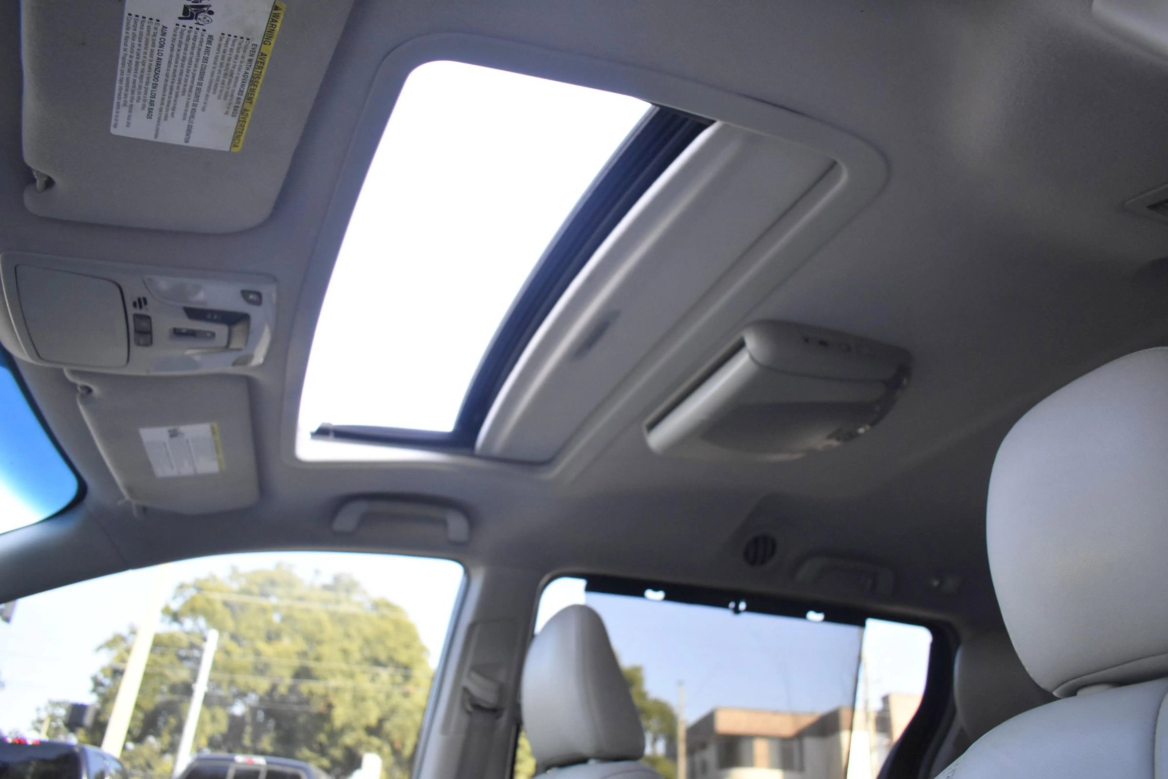 Used 2014 Toyota Sienna XLE image 13