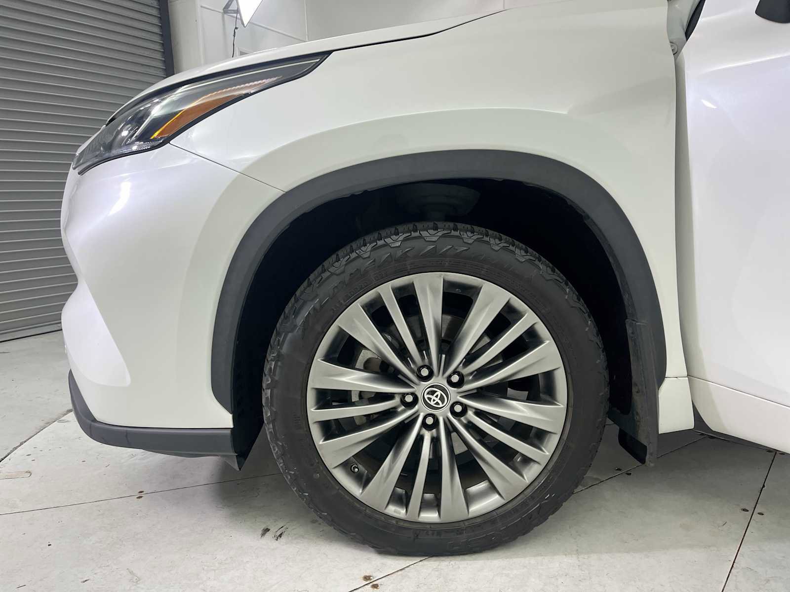 Used 2020 Toyota Highlander Platinum AWD/4WD image 25