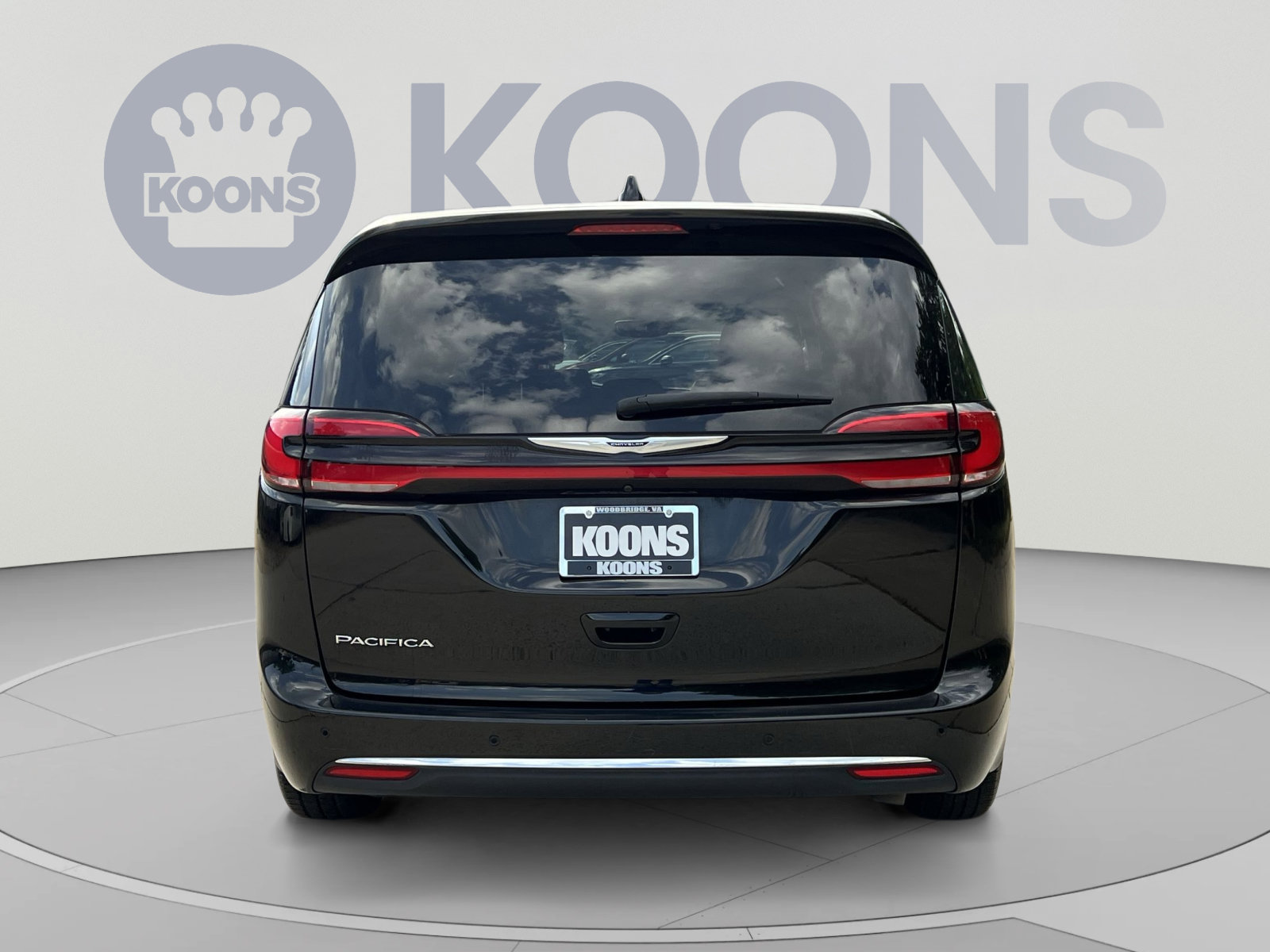 Used 2024 Chrysler Pacifica Touring-L FWD image 5