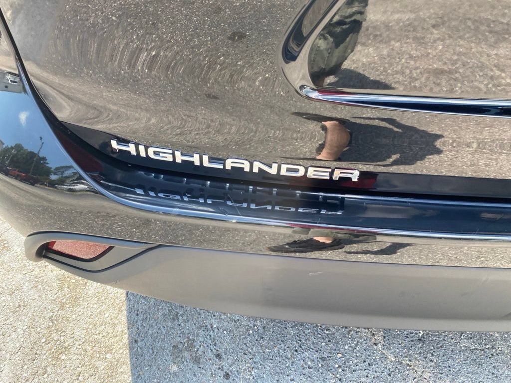 Used 2023 Toyota Highlander L FWD image 14