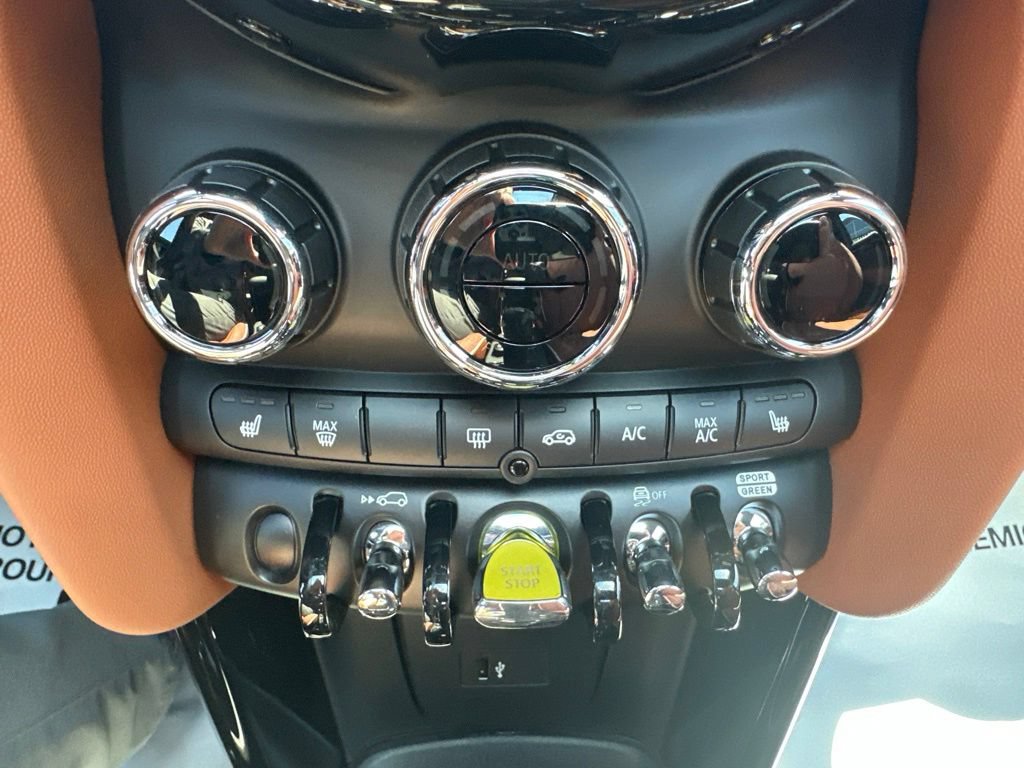 Used 2024 MINI Cooper SE w/ Signature Upholstery Package FWD image 20
