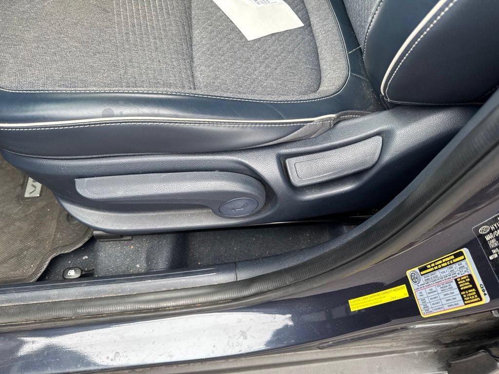 Certified 2021 Hyundai Venue FWD image 6