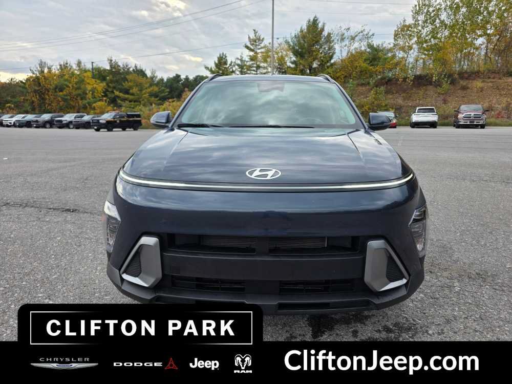 Used 2025 Hyundai Kona SEL FWD image 2