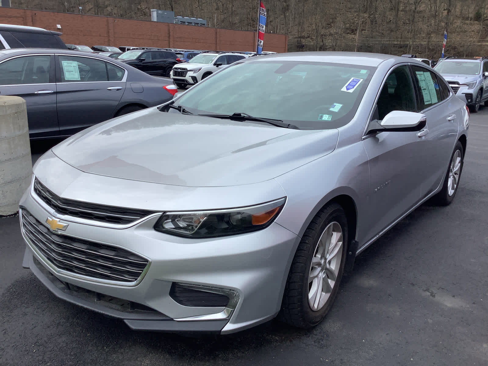 Used 2017 Chevrolet Malibu LT image 4