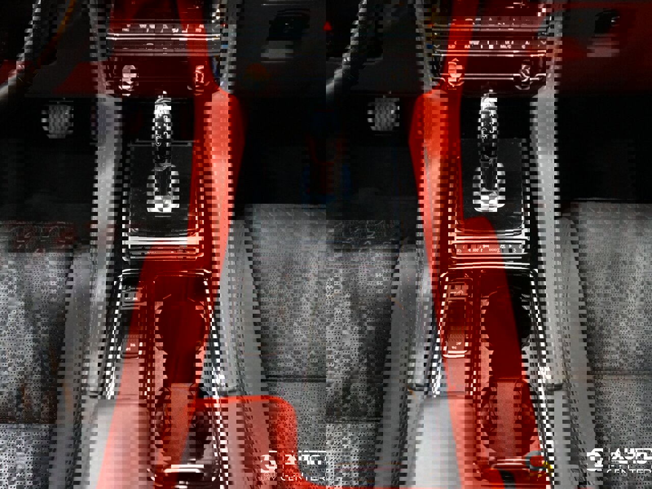 Used 2020 Jaguar F-PACE SVR image 25