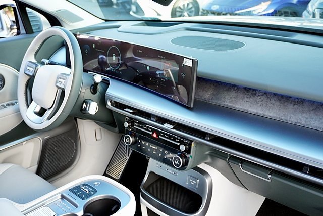 New 2026 Hyundai Ioniq 9 Calligraphy image 13