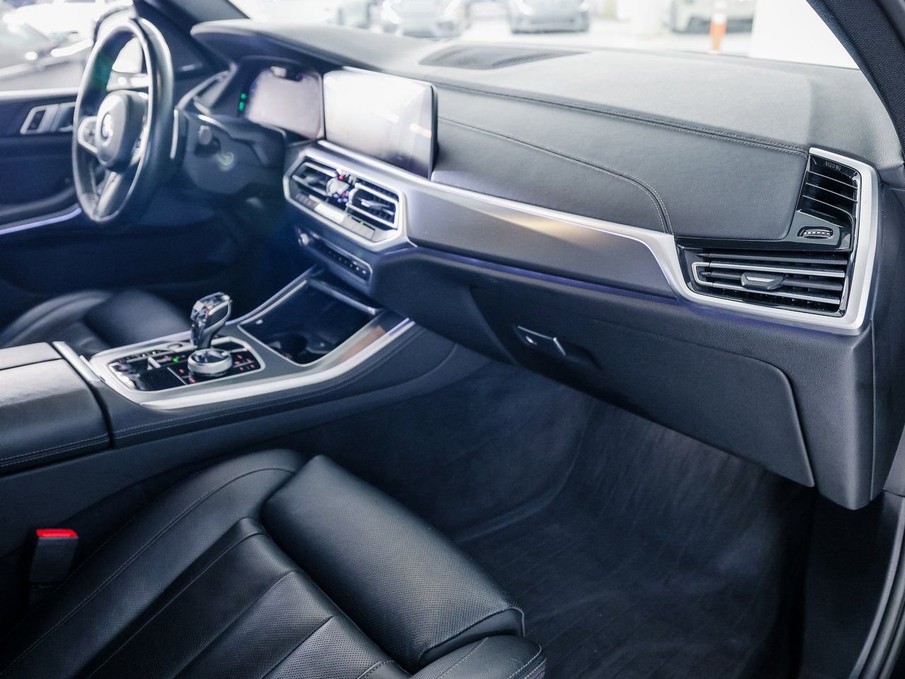 Used 2022 BMW X5 M50i w/ Executive Package image 29