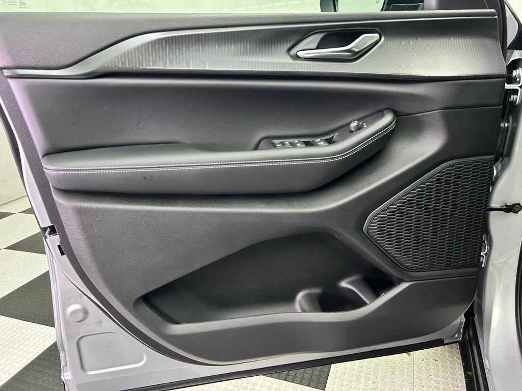 New 2025 Jeep Grand Cherokee Laredo X w/ Trailer Tow Package image 13