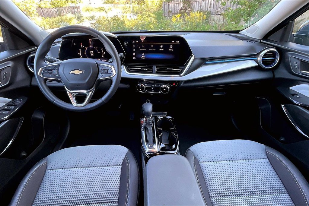 Used 2025 Chevrolet Trax LT w/ Driver Confidence Package FWD image 15